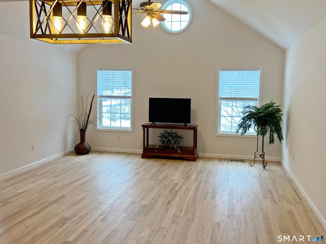 8 Saint George Place 8, Newtown, CT 06482