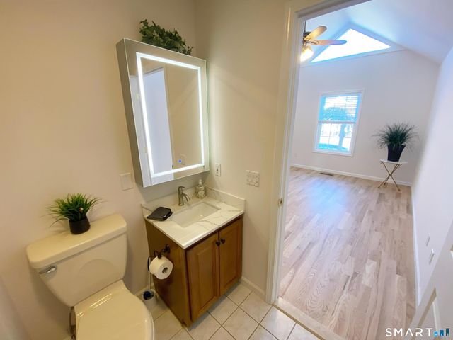 8 Saint George Place 8, Newtown, CT 06482