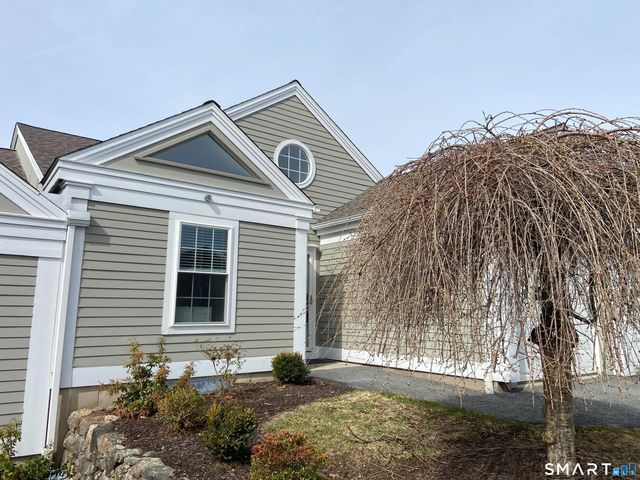 8 Saint George Place 8, Newtown, CT 06482