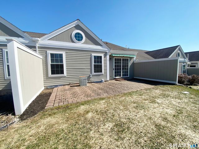 8 Saint George Place 8, Newtown, CT 06482