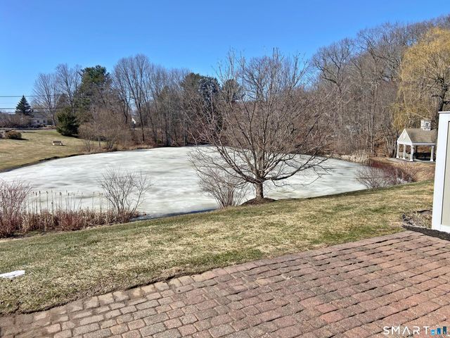 8 Saint George Place 8, Newtown, CT 06482