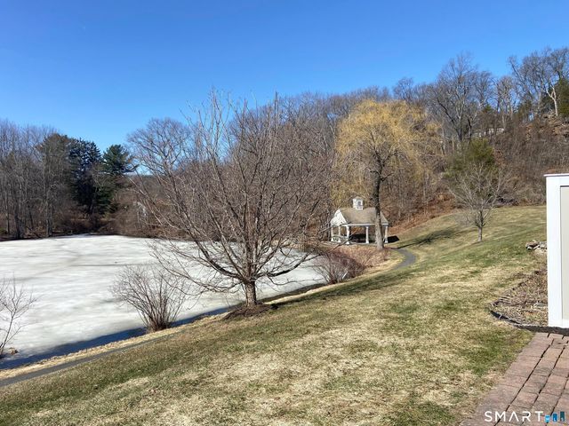 8 Saint George Place 8, Newtown, CT 06482