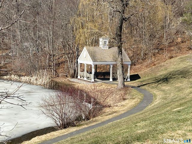 8 Saint George Place 8, Newtown, CT 06482