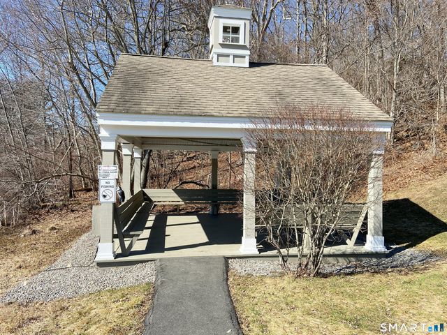 8 Saint George Place 8, Newtown, CT 06482