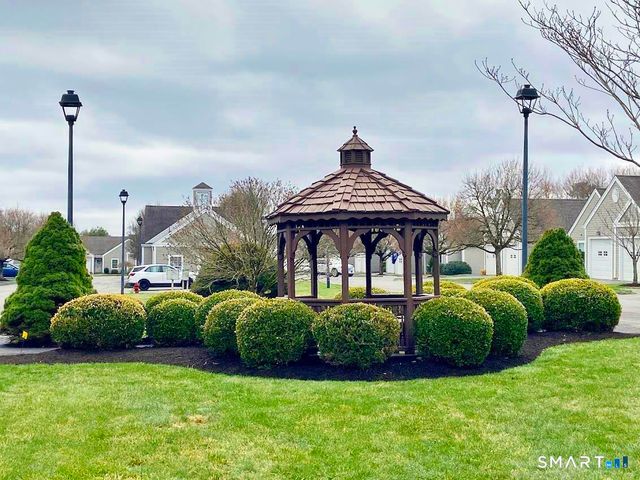 8 Saint George Place 8, Newtown, CT 06482