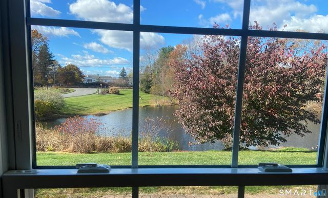 8 Saint George Place 8, Newtown, CT 06482