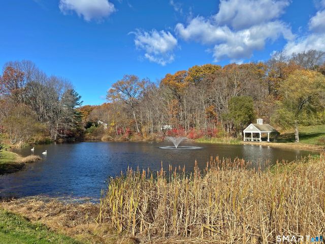 8 Saint George Place 8, Newtown, CT 06482