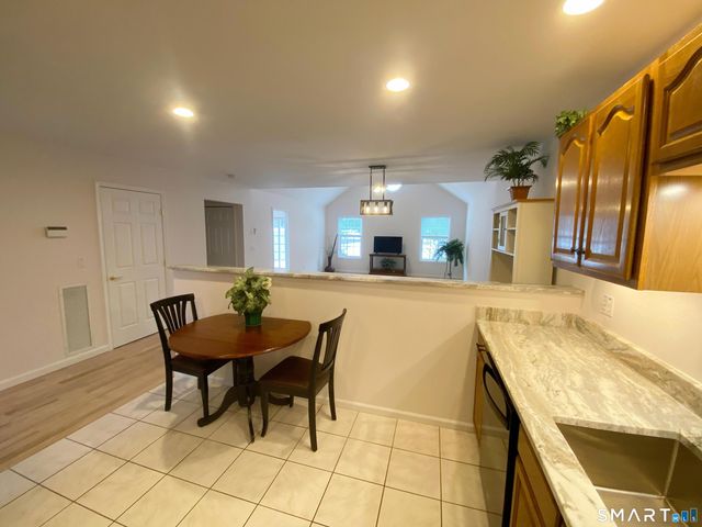 8 Saint George Place 8, Newtown, CT 06482