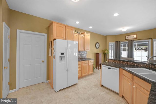 5238 ELIZABETHTOWN RD, Palmyra, PA 17078