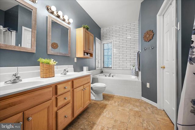 5238 ELIZABETHTOWN RD, Palmyra, PA 17078