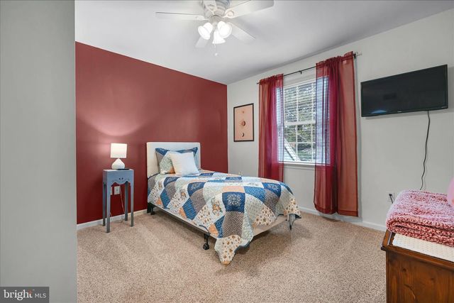 5238 ELIZABETHTOWN RD, Palmyra, PA 17078