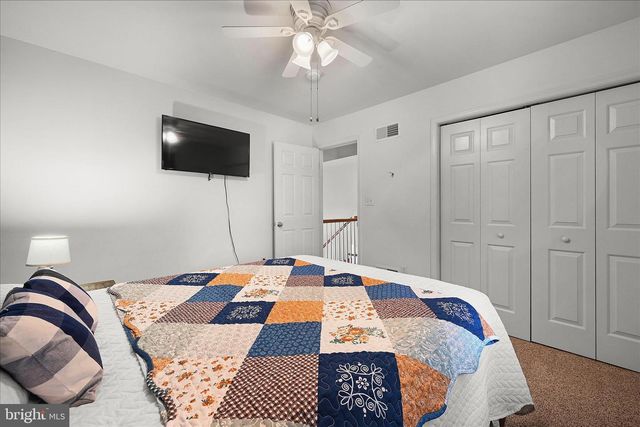 5238 ELIZABETHTOWN RD, Palmyra, PA 17078