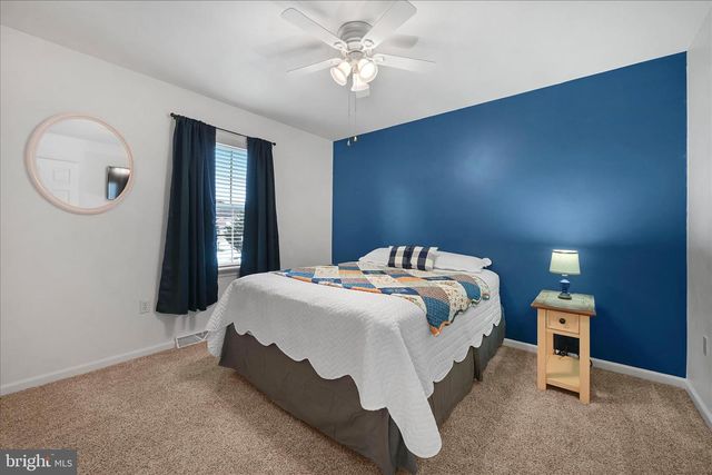 5238 ELIZABETHTOWN RD, Palmyra, PA 17078