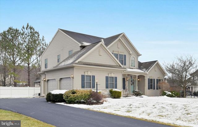 5238 ELIZABETHTOWN RD, Palmyra, PA 17078