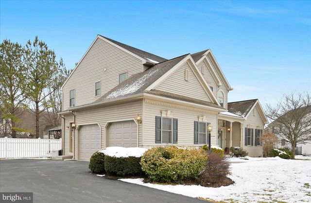 5238 ELIZABETHTOWN RD, Palmyra, PA 17078