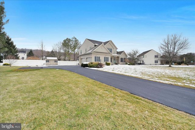 5238 ELIZABETHTOWN RD, Palmyra, PA 17078