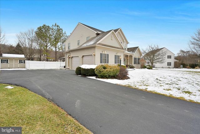 5238 ELIZABETHTOWN RD, Palmyra, PA 17078