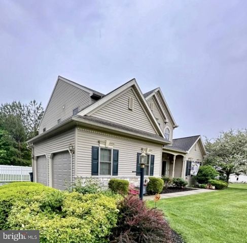5238 ELIZABETHTOWN RD, Palmyra, PA 17078