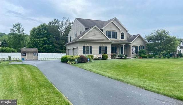 5238 ELIZABETHTOWN RD, Palmyra, PA 17078