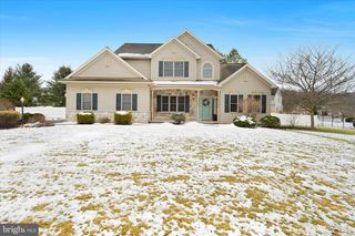 5238 ELIZABETHTOWN RD, Palmyra, PA 17078