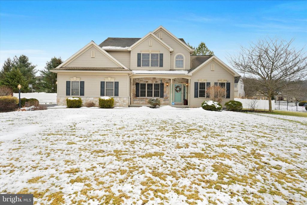 5238 ELIZABETHTOWN RD, Palmyra, PA 17078