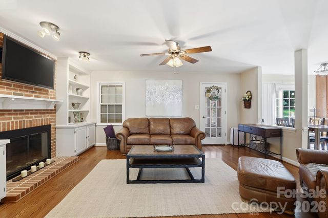 4612 Deanscroft Drive, Charlotte, NC 28226
