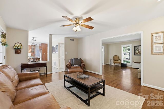 4612 Deanscroft Drive, Charlotte, NC 28226