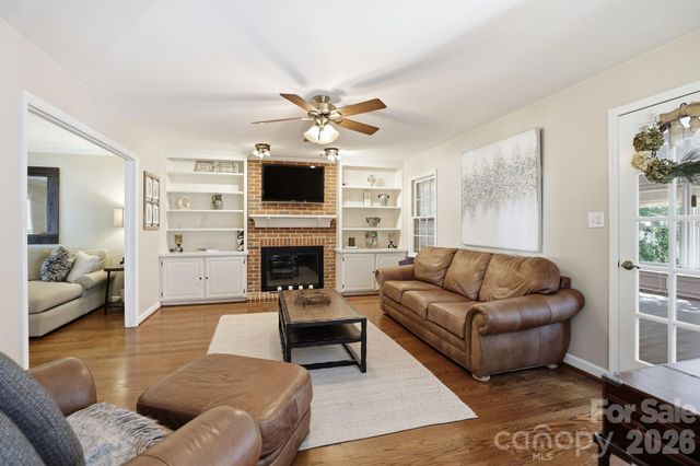 4612 Deanscroft Drive, Charlotte, NC 28226