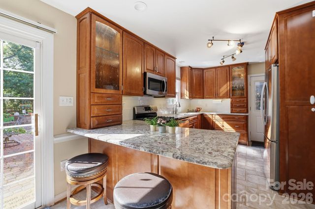4612 Deanscroft Drive, Charlotte, NC 28226
