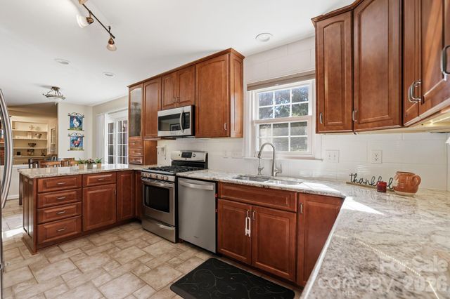 4612 Deanscroft Drive, Charlotte, NC 28226