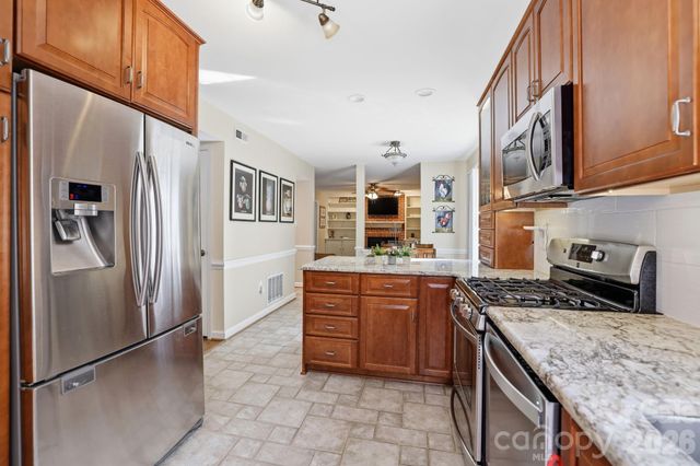 4612 Deanscroft Drive, Charlotte, NC 28226