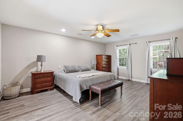 4612 Deanscroft Drive, Charlotte, NC 28226