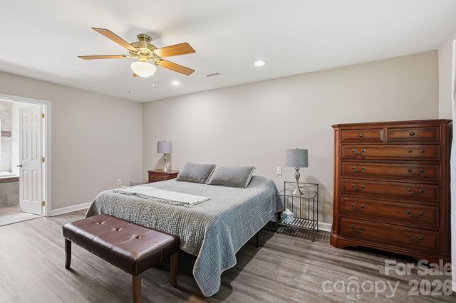 4612 Deanscroft Drive, Charlotte, NC 28226