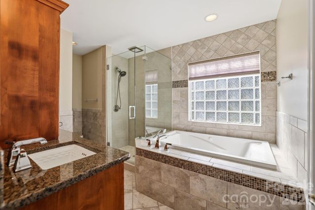 4612 Deanscroft Drive, Charlotte, NC 28226
