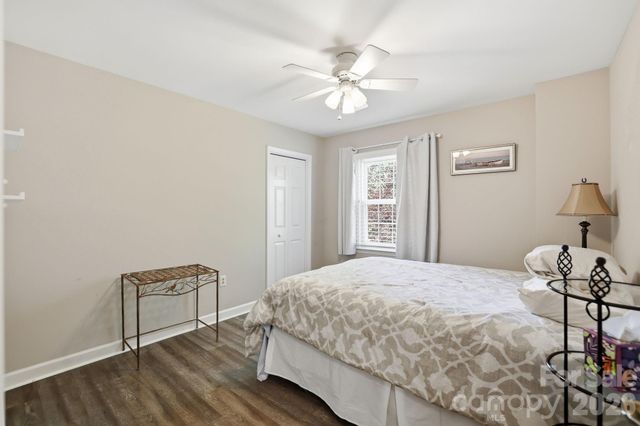 4612 Deanscroft Drive, Charlotte, NC 28226