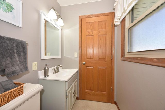 220 Judge DRIVE, Saukville, WI 53080