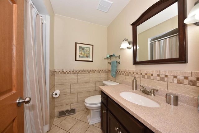 220 Judge DRIVE, Saukville, WI 53080