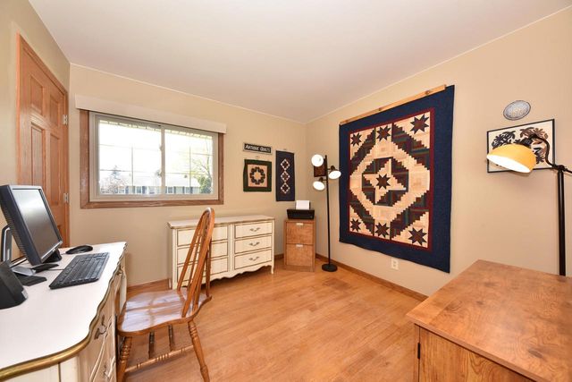 220 Judge DRIVE, Saukville, WI 53080