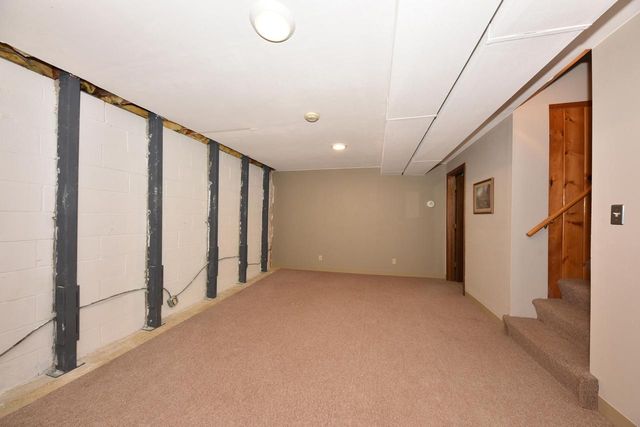 220 Judge DRIVE, Saukville, WI 53080
