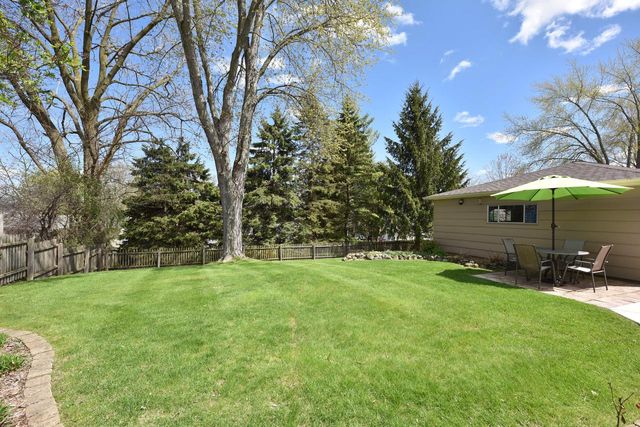 220 Judge DRIVE, Saukville, WI 53080
