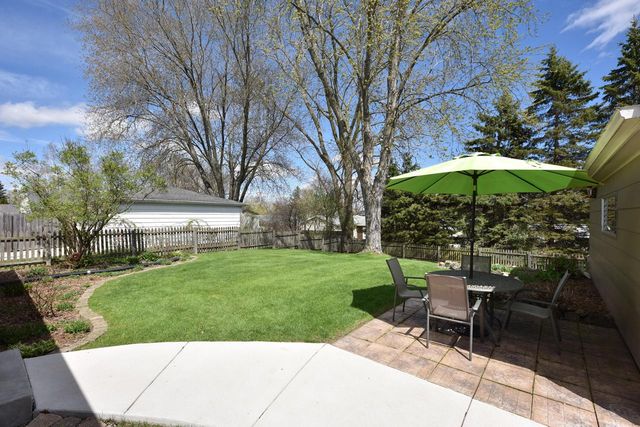 220 Judge DRIVE, Saukville, WI 53080