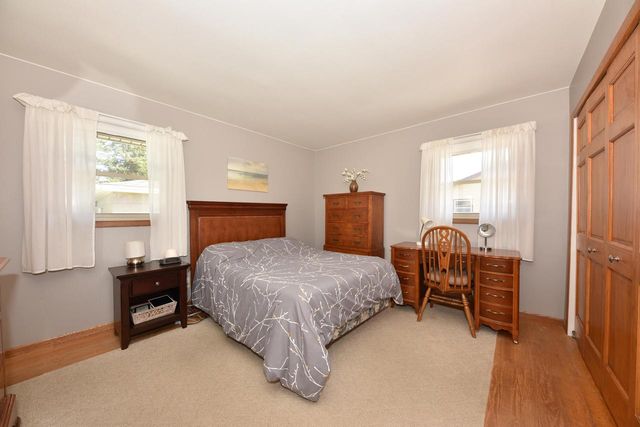 220 Judge DRIVE, Saukville, WI 53080