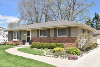 220 Judge DRIVE, Saukville, WI 53080