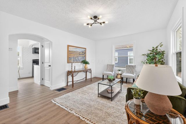 1099 Lawrence Drive, Columbus, OH 43207