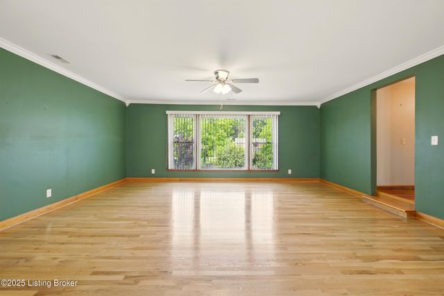 200 Castlerock Dr, Shepherdsville, KY 40165