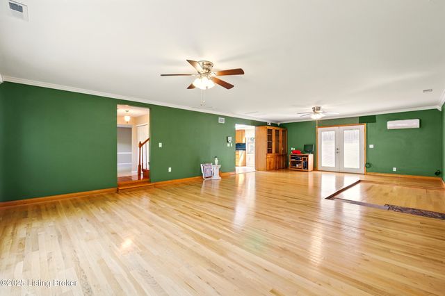 200 Castlerock Dr, Shepherdsville, KY 40165