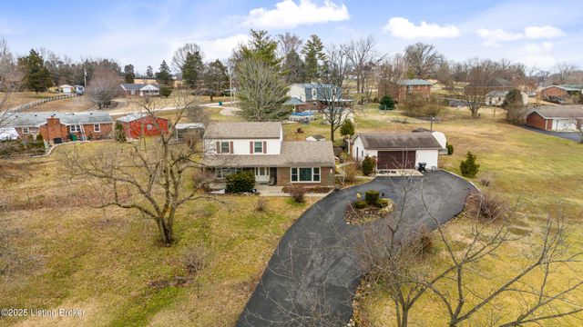 200 Castlerock Dr, Shepherdsville, KY 40165