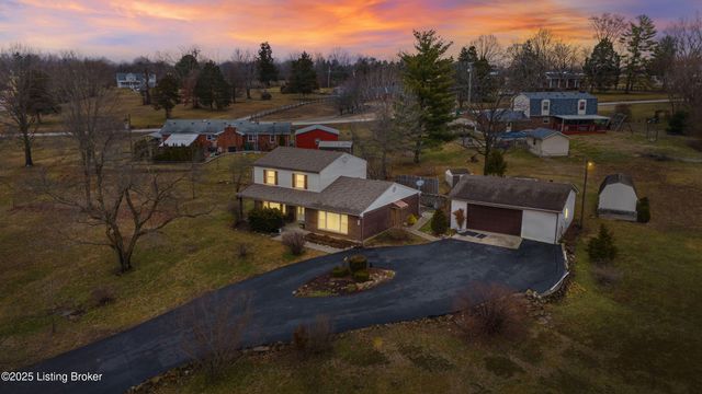 200 Castlerock Dr, Shepherdsville, KY 40165