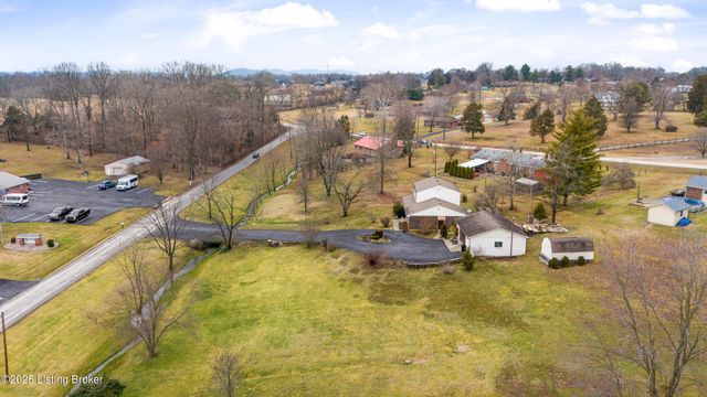 200 Castlerock Dr, Shepherdsville, KY 40165