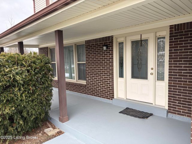 200 Castlerock Dr, Shepherdsville, KY 40165